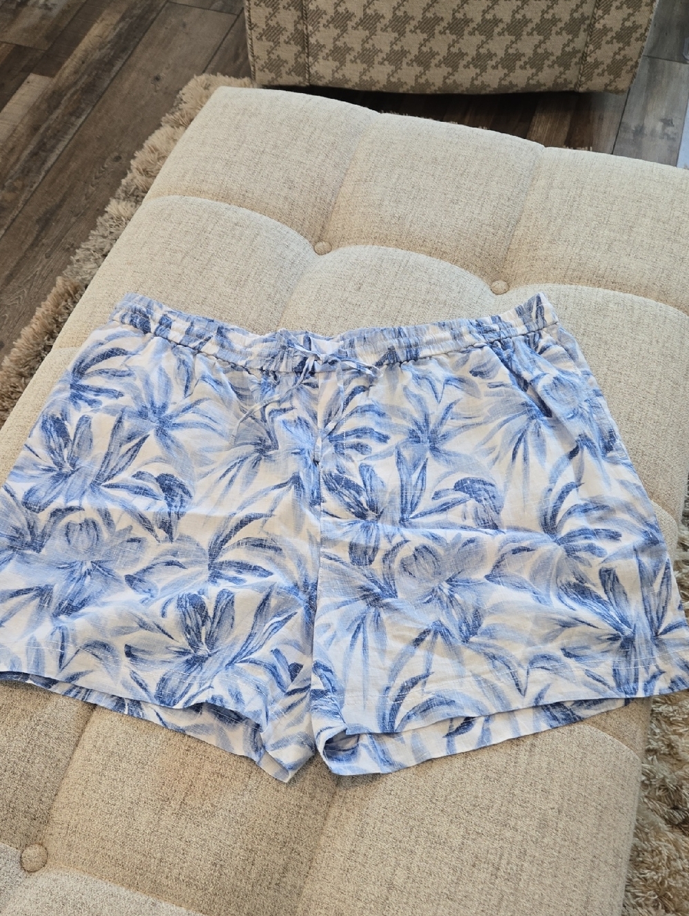 NWT Tommy Bahama Linen Top And Shorts Set - Picture 8 of 14